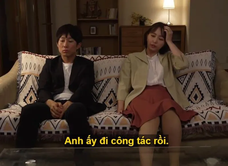 Buồn vì người chồng muốn ly hôn, cô vợ đi họp lớp rồi dẫn cậu bạn học về nhà địt